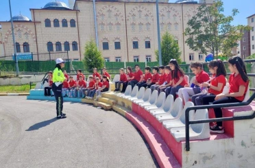 Bilecik’te öğrencilere trafik eğitimi verildi 