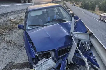 Bilecik’te otomobil refüje çarptı: 7 kişi yaralandı
