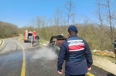 Bilecik’te seyir halindeki otomobil alev aldı 