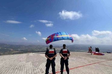 Bilecik’te yamaç paraşütü etkinliği 