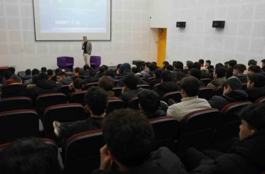 Bilim Merkezinde dronlar ve kullanımı söyleşisi 