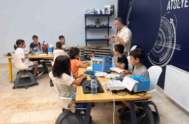 Bilim Sincan’da geleceğin mühendisleri kendi robotlarını üretiyor 