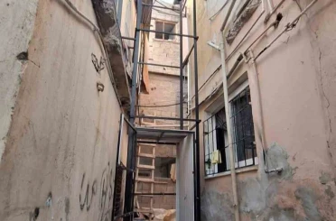 Bina dışına kurulan yük asansörü düştü: 80 yaşındaki kadın hayatını kaybetti 