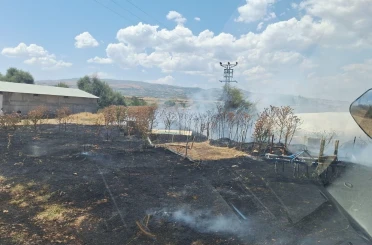 Bingölde çıkan yangın saman balyalarına sıçramadan söndürüldü 