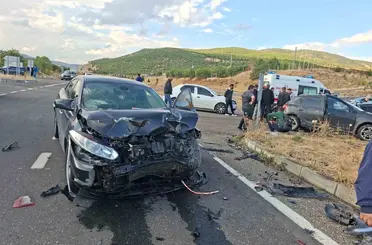 Bingöl’de iki otomobil çarpıştı: 3 yaralı
