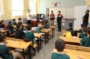 Bingöl’de jandarma öğrencilerin ilk gün heyecanına ortak oldu 