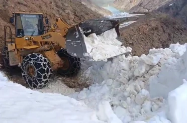 Bingöl’de Özel İdare ekipleri zorlu arazi şartlarında çalışmalarını sürdürüyor 