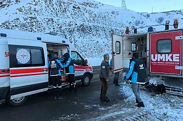 Bingöl’de UMKE’den zorlu şartlarda hasta nakli 