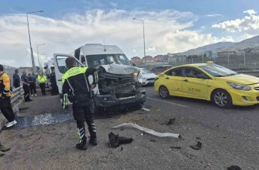 Bingöl’de zincirleme kaza: 3 yaralı 