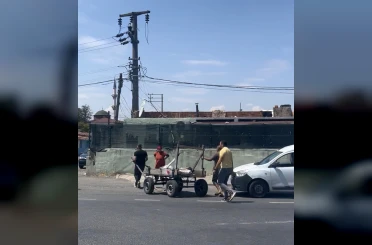 Bir anda hızlanan at arabası hafif ticari araçla çarpıştı: 2 yaralı 