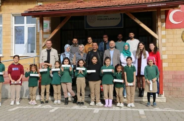 "Bir Hikaye Bin Neşe" çocukların yüzünde tebessüm oluyor 