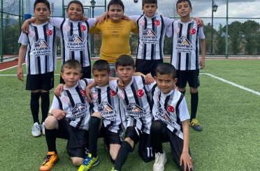 Birleştirilmiş sınıf takımı zirveye koşuyor 