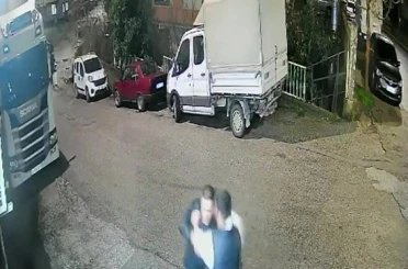 Birlikte alkol alırken tartıştığı arkadaşını ayrıldıktan sonra çağırıp bıçakla ağır yaraladı 