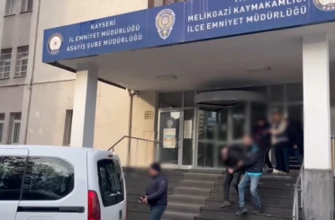 Birlikte oldukları iş adamlarının görüntülerini kaydederek şantaj yapan çete çökertildi 