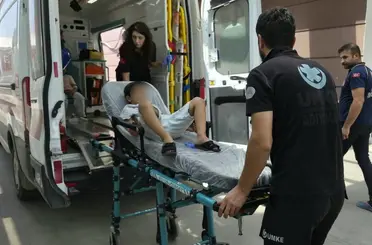 Bisiklet ile otomobil çarpıştı: 2 yaralı
