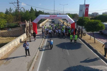 Bisiklet tutkunları Malazgirt’ten Ahlat’a tarihi rota için yollara düştü 