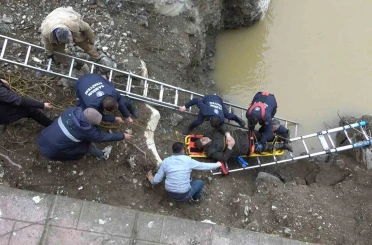 Bisikletiyle ırmağa düşen vatandaş kurtarıldı 