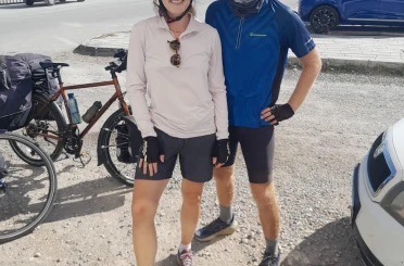 Bisikletle Almanya’dan yola çıkıp, 10 ülkeyi geçip Konya’ya ulaştılar