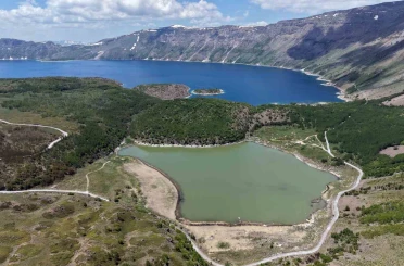 Bitlis’in doğa harikası Nemrut’ta hafta sonu hareketliliği 