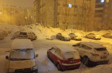 Bitlis’te gece yarısı kar yağışı etkisini arttırdı 