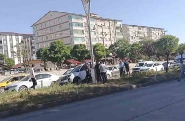 Bitlis’te iki ayrı trafik kazası: 4 yaralı 