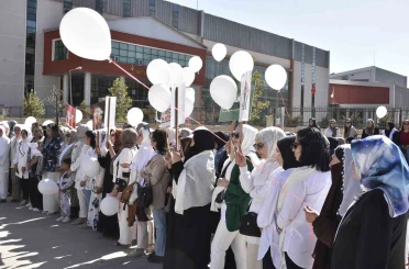 Bitlis’te kadınlar beyaz balonla İsrail’i kınadı 