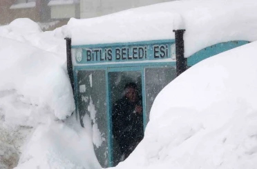 Bitlis’te kar, tipi ve fırtına: 211 köy yolu ulaşıma kapandı 