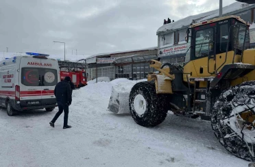 Bitlis’te karın ağırlığına dayanamayan çatı çöktü: 1 yaralı 