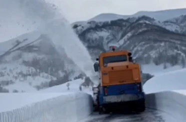 Bitlis’te köy yolları için kar seferberliği 