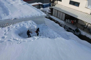 Bitlis’te tekstilciler kar yüzünden güneş panellerini kullanamıyor 