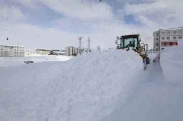 Bitlis’te yoğun karla mücadele çalışması 