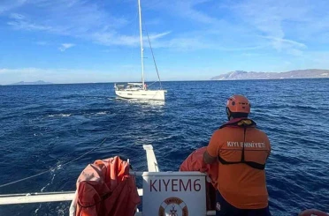 Bodrum Akçalı Adası açıklarında arızalanan yelkenli tekne kurtarıldı 