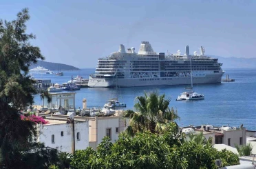 Bodrum’a iki gemi ile 1144 yolcu geldi 