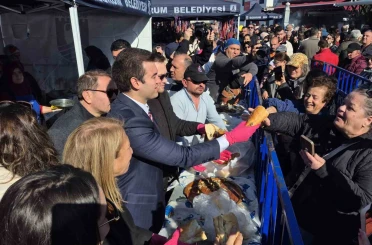 Bodrum’da 3 ton hamsi pişirilerek dağıtıldı 