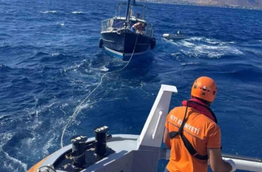 Bodrum’da dümen arızası yapan tekne KIYEM ekiplerince kurtarıldı