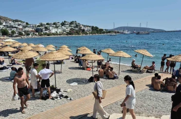 Bodrum’da sahiller doldu taştı 