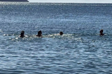 Bodrum’da yeni yılın ilk gününde denize girdiler 