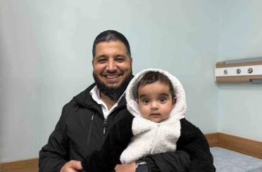 Boğazına cisim kaçan çocuğu ’Heimlich’ manevrasıyla kurtardı 