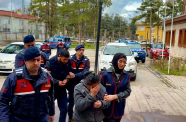 Bohçacı kılığında geldikleri köyde 880 bin TL’lik soygun yaptılar