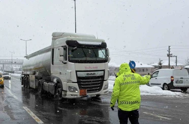 Bolu Dağı ağır tonajlı araçlara kapatıldı 