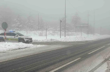 Bolu Dağı’nda kar yağışı etkili oluyor: Kar kalınlığı 20 santimetreye ulaştı 