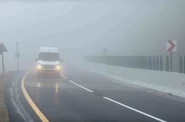 Bolu Dağı’nda sis ve sağanak etkili oluyor: Görüş mesafesi 15 metreye düştü 