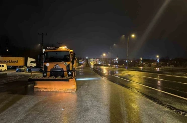 Bolu Dağı’nda sis ve sağanak yağış etkili: Karayolları ekipleri teyakkuzda 