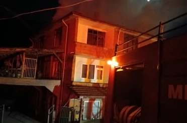 Bolu’da 3 katlı binada yangın çıktı