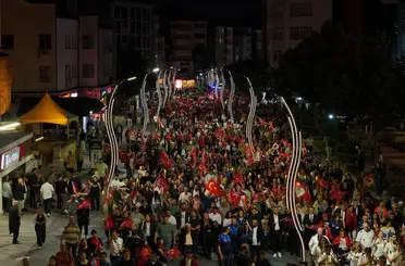 Bolu’da 30 Ağustos Zafer Bayramı fener alayıyla kutlandı

