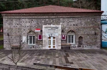 Bolu’da 500 yıllık cami, ilk günkü ihtişamını koruyor 