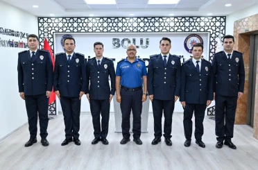 Bolu’da başkomiserliğe terfi eden polislere rütbeleri takıldı 