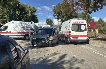 Bolu’da iki araç çarpıştı: 4’ü çocuk 5 yaralı 