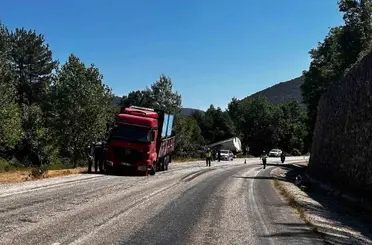 Bolu’da iki kamyon çarpıştı: 1 yaralı
