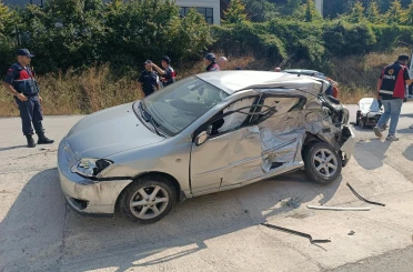 Bolu’da kamyon ile otomobil çarpıştı: 3 yaralı 